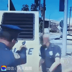 搞笑gif:没有舞伴的舞会,跳完感觉更加累!