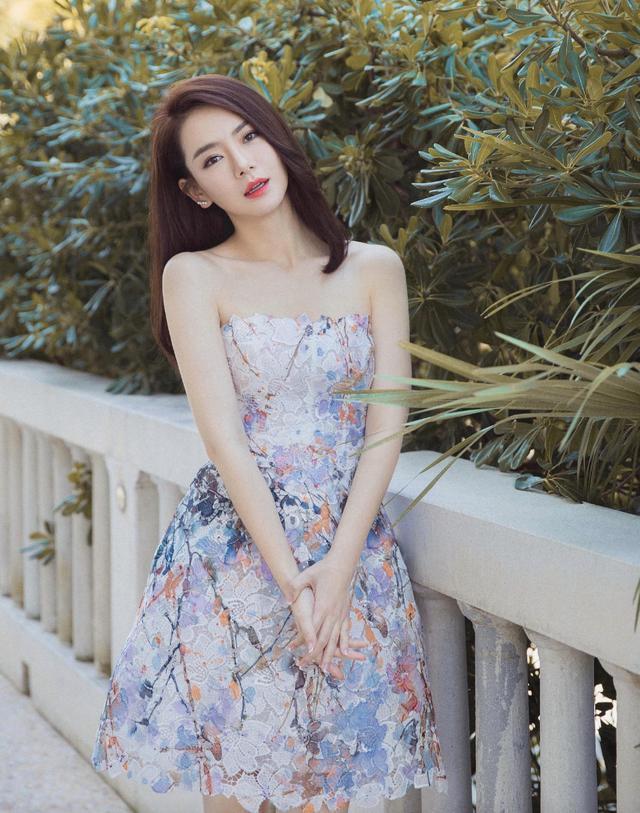 戚薇带火了一种新裙装,叫"花瓶裙",性感又女神,显身材