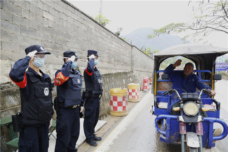 蛮云边境检查站蛮英查缉点:只为人民群众的期待眼神