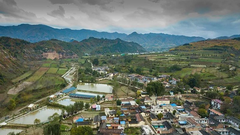 天水麦积区红崖村,一个紧邻麦积山景区的画中山村