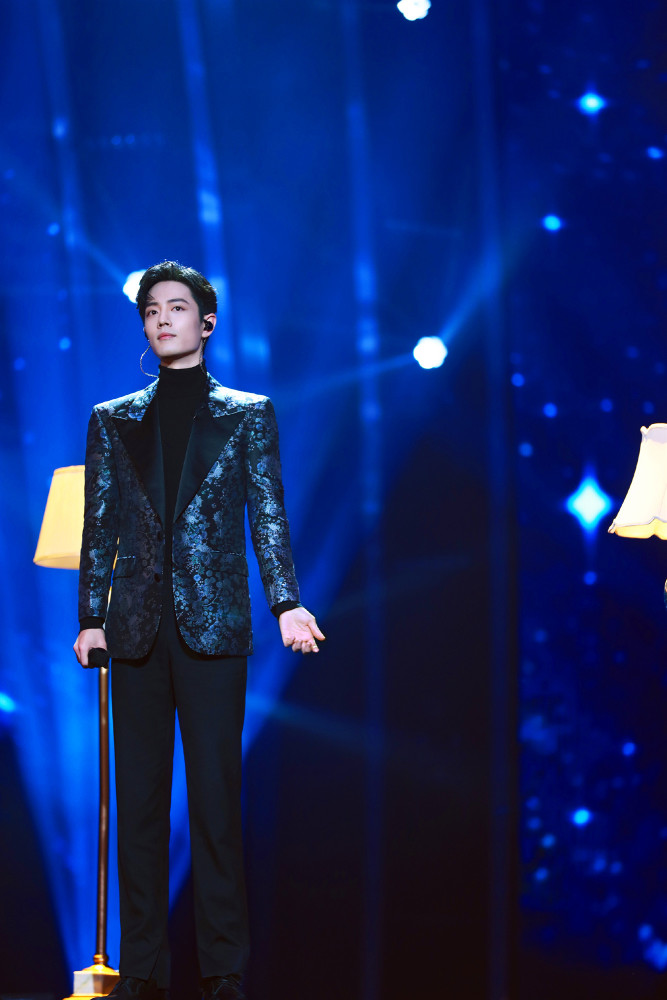 肖战工作室否认诈捐,站在舞台上温柔且阳光的大男孩肖