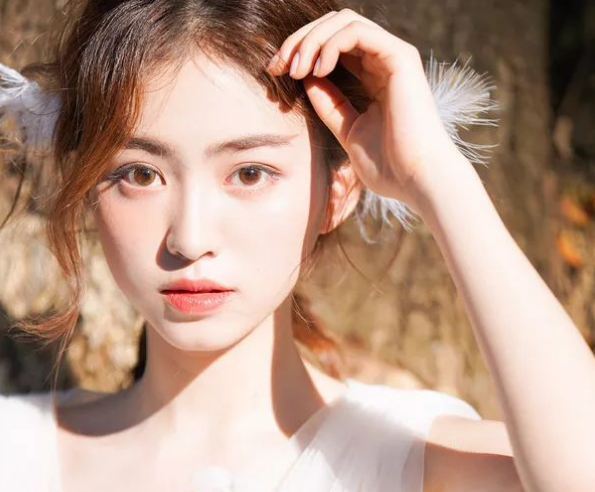 为啥漂亮的女生"没人追",长相普通的,反而从不缺追求者?