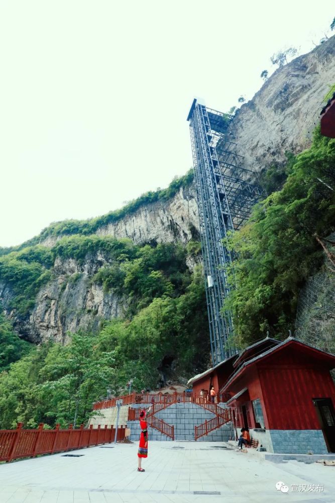 160米垂直观光电梯惊艳巴山大峡谷