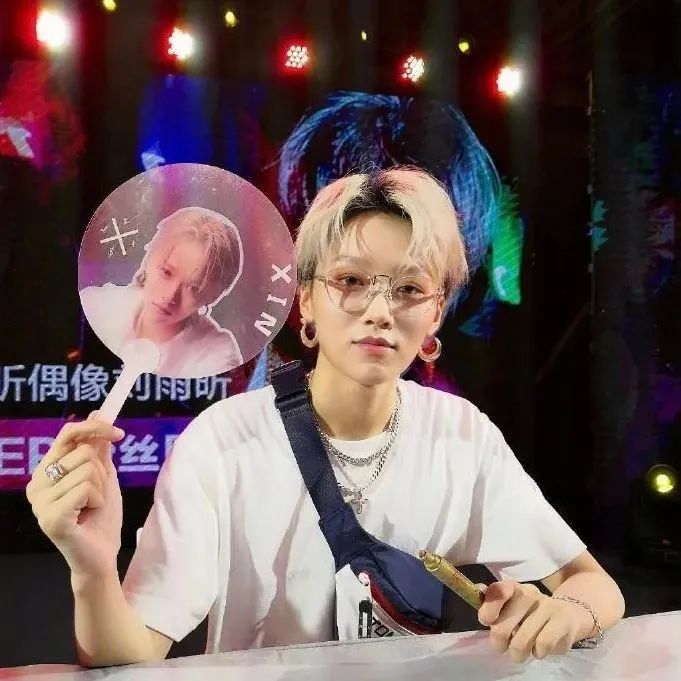 爱豆头像壁纸 刘雨昕