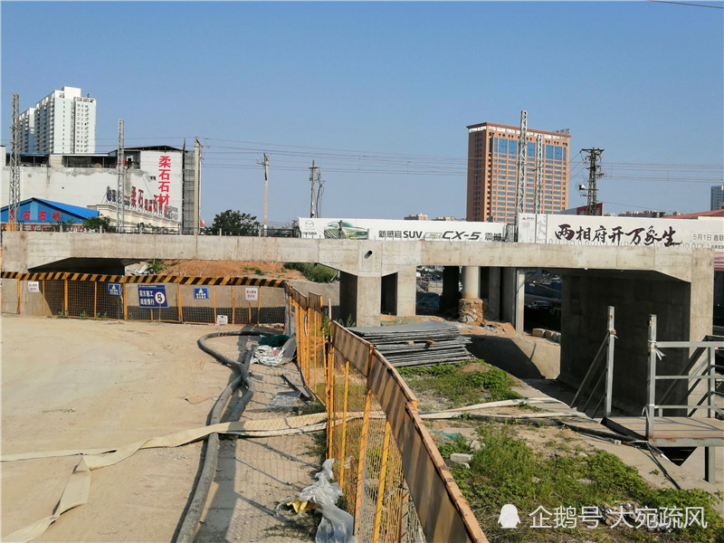 南阳信臣路涵洞桥采用涵箱顶进技术,可惜又停工了