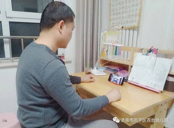 我园邀请到古法养生传承人杜飞龙老师开展了"什么是食疗"的线上专题