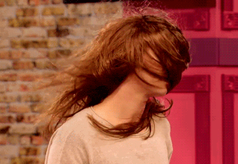 最近北京刮大风,可把o姐吹得六亲不认了:头发静电,炸毛,乱七八糟.