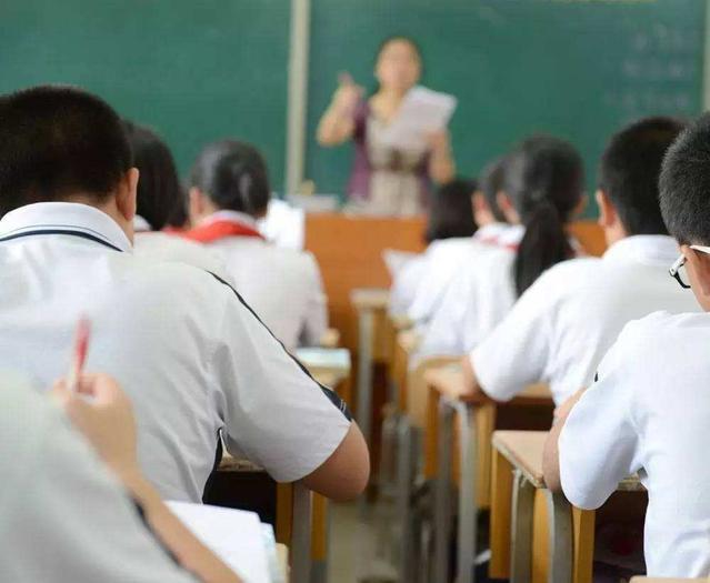 高一要比初中难5倍?初中学霸到了高中也容易变学渣,是