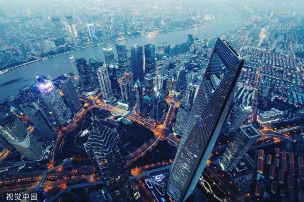 上海汤臣一品,在 约153米的高空中,俯瞰一城繁华,脚下是陆家嘴cbd的