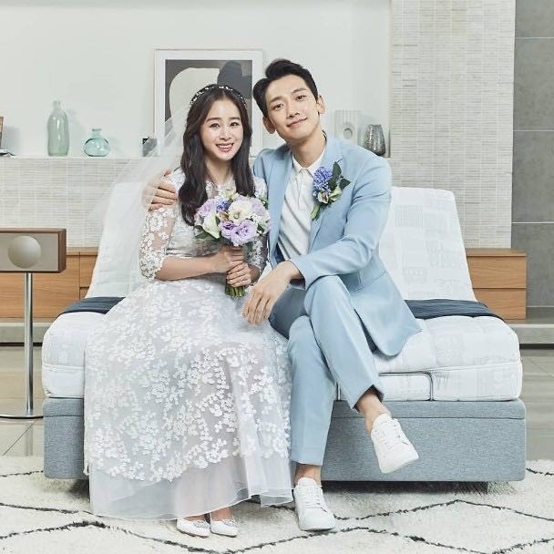 4月29日,有媒体公开了韩国明星夫妇rain金泰希的夫妇写真,两人身穿