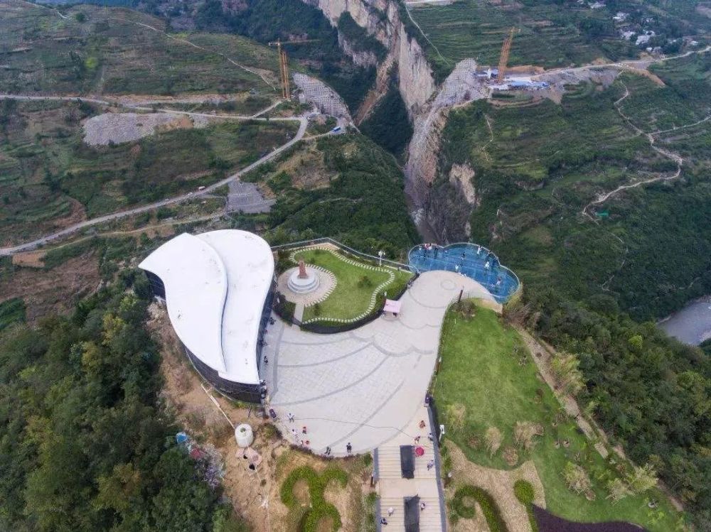 镇雄县,鸡鸣三省,乌峰山,天坑