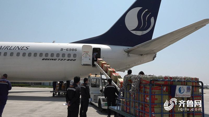 山东航空首个"客改货"定期航班青岛首飞