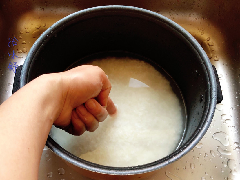 蒸米饭时,到底用冷水还是热水?终于知道,为什么米饭又