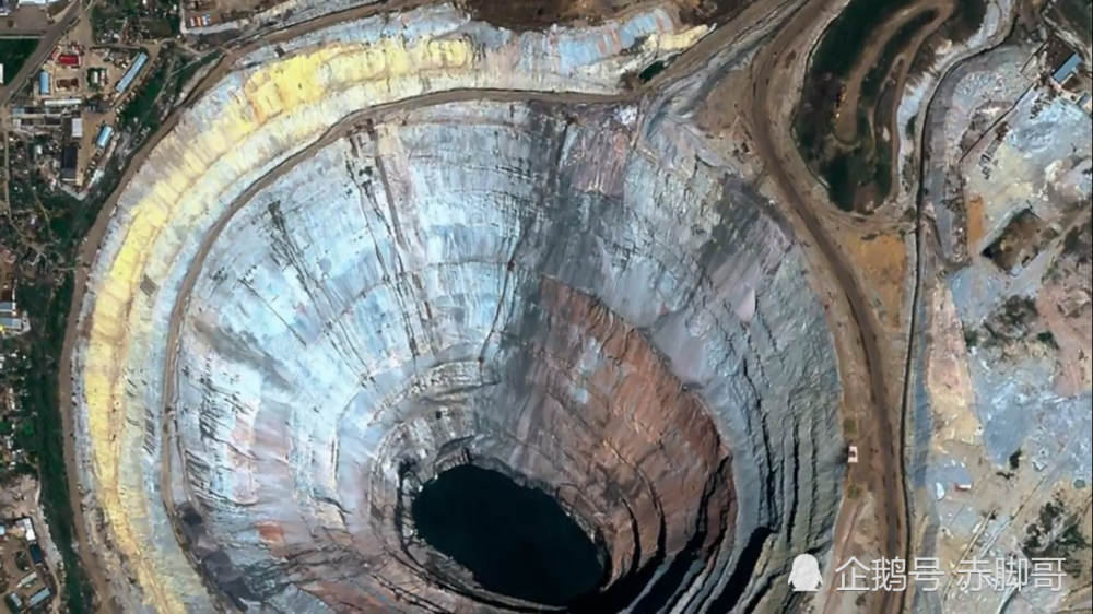 世界上最大的5个矿坑,美国铜矿坑宽2.5英里,可容纳950