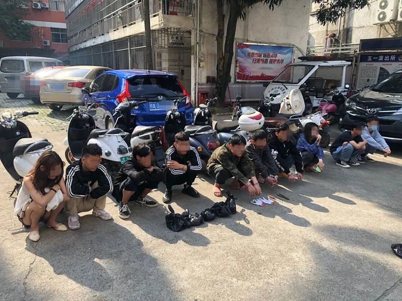 民警一窝端11名偷电动车嫌疑人,其中有2名女嫌疑人