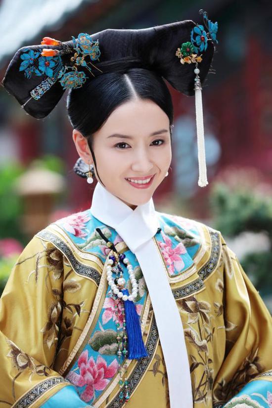 秦岚在剧中饰演的富察皇后可以说是白月光了,她的品质她的性格大概是
