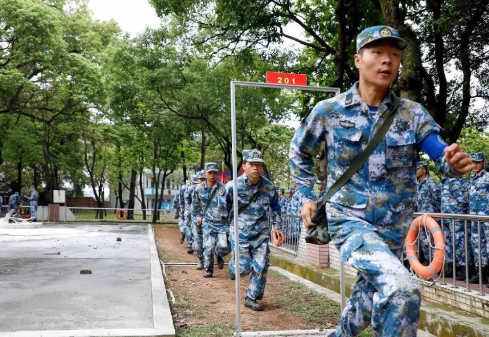 新兵的第一次比武什么样?快来"沙角大学"看看吧