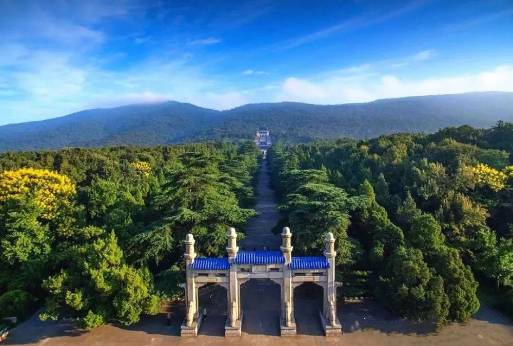 参观中山陵请记得 通过"南京钟山风景区"微信公众号提前预约 明孝陵