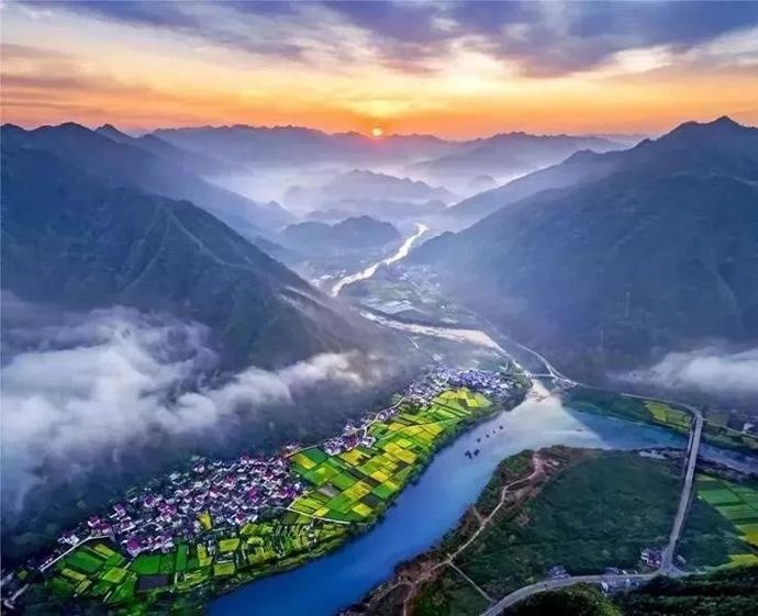 秋浦河度假村:一幅世外桃源中的美丽画卷