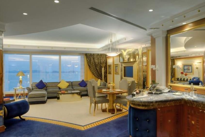 七星级迪拜帆船酒店有多奢华?贫穷限制了我们的想象,你想去看看吗