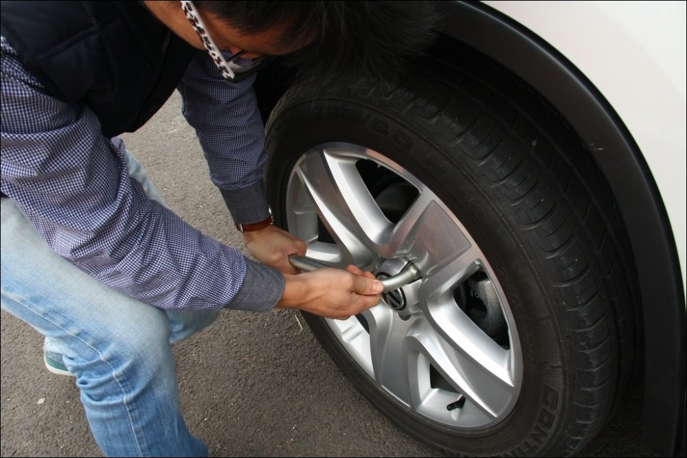 高速公路,汽车,换轮胎,汽车知识,用车