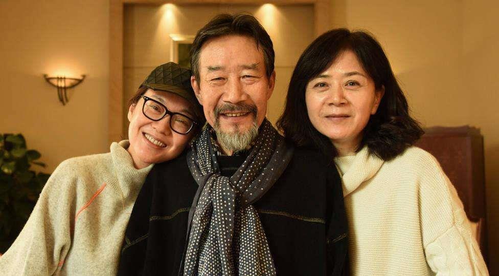 成就的李雪健,生活中却是一个很低调的人,他早在八十年代就和妻子结婚