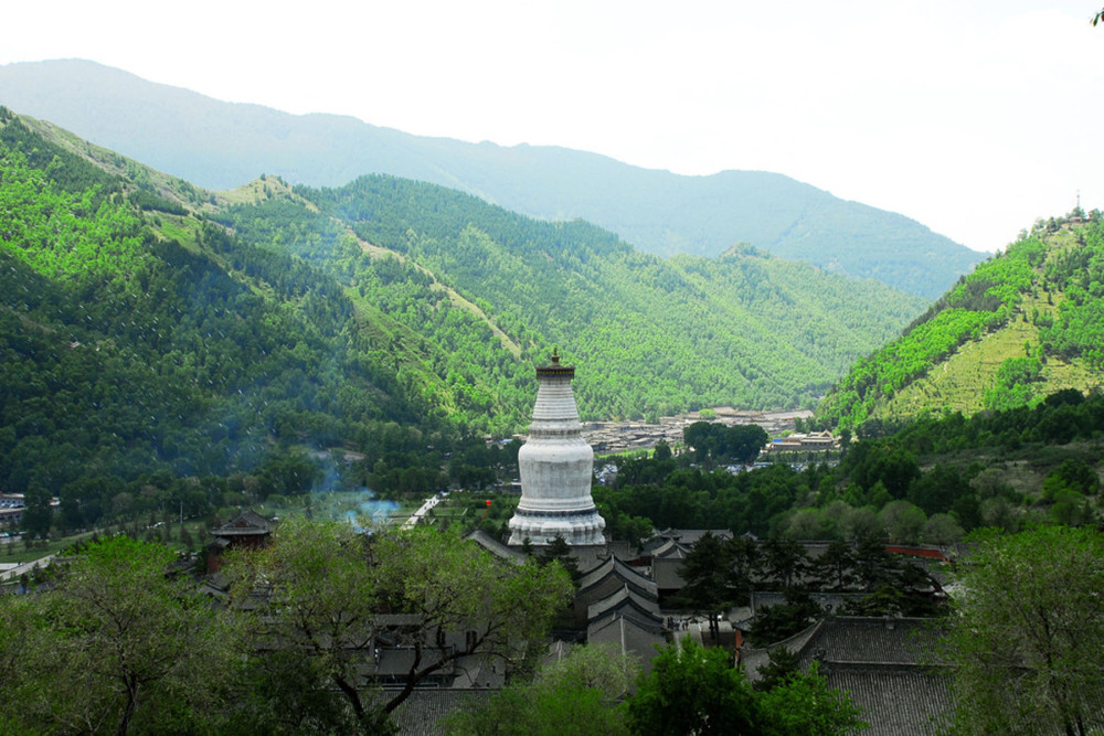 山西很受欢迎的一座山,与安徽九华山齐名,是避暑名山