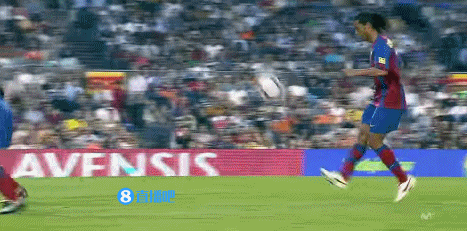 历史上的今天:两代红蓝领袖交接,小罗助攻17岁梅西打进巴萨首球