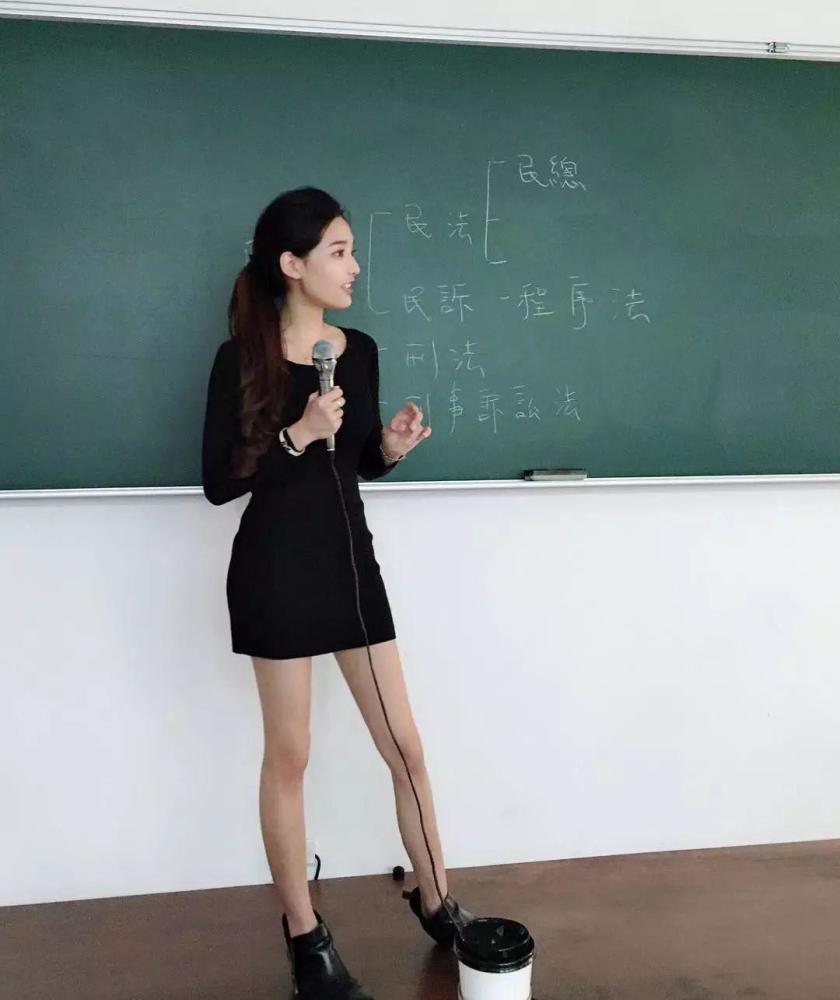 北科大一位女老师因高颜值火了!撞脸女星金喜善,学生抢着来上课