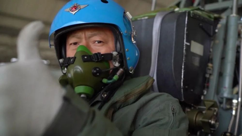 海军航空兵某部特级飞行员 李雷生