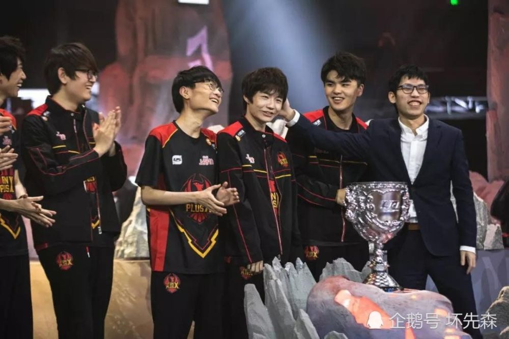 lpl,edg,冠军,战队,lpl夏季赛,omg,英雄联盟