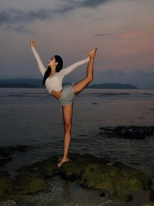 运动美女冯敬淳,辞职成为瑜伽教练,开始不一样的人生经历