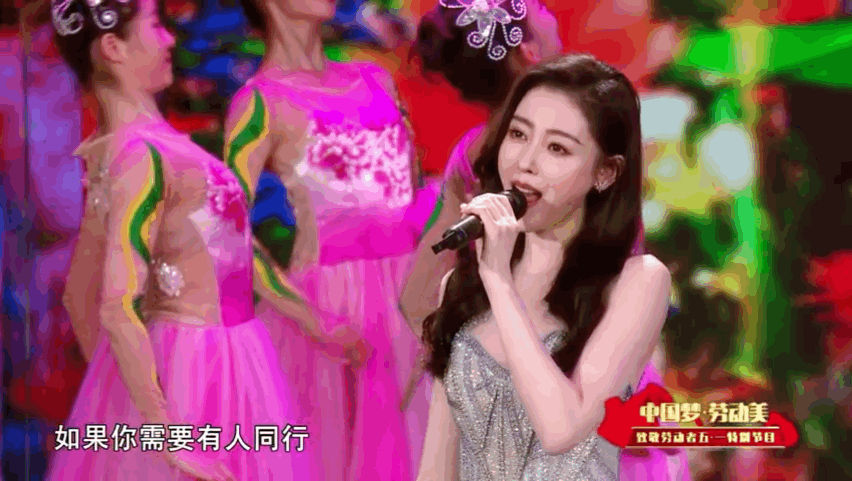 当张天爱娜扎同台唱歌,才知道为什么男人都爱性感型美人