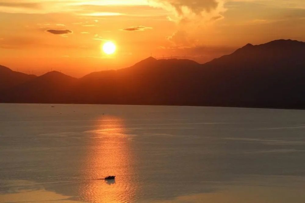 夕阳西下,落日余晖的浪漫