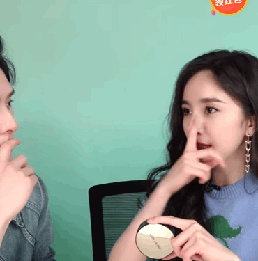 杨幂带货女王称号不是盖的,连李佳琦都服气