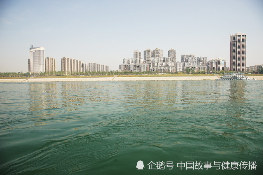 湖北枝江:休闲景点滨江游园