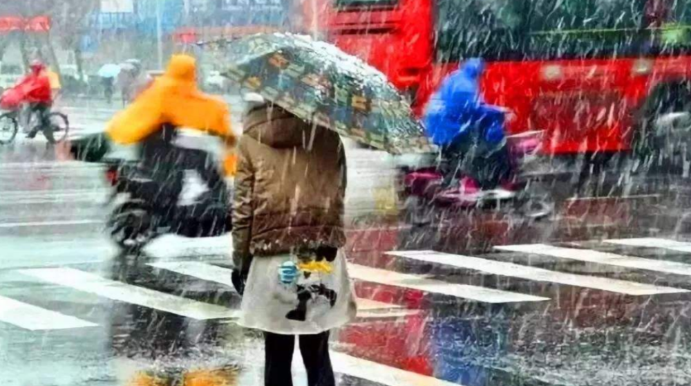 哈市寒潮蓝色预警:最高温可降20℃ 大到暴雨!