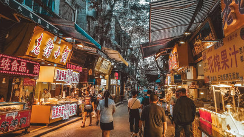 西安最受欢迎的街区,不仅是著名的美食地,更是游客必到之地