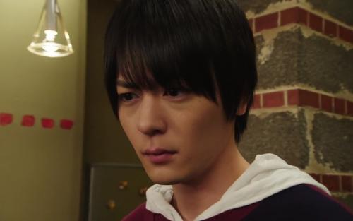 操真晴人和桐生战兔有什么关系吗?