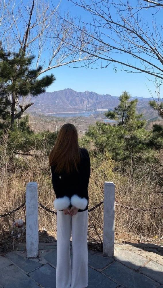 搞笑图片:老婆出差给我发了张酒店自拍,总觉得哪里怪怪的