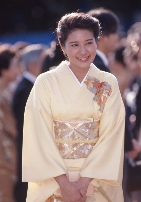日本皇后得过抑郁症?曾为爱不当外交官,如今戴皇冠穿白裙气质佳