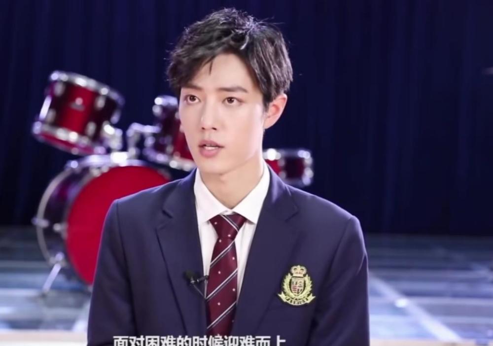 《经典咏流传》重播,经典传唱人肖战出现在荧屏上,是熟悉的他!