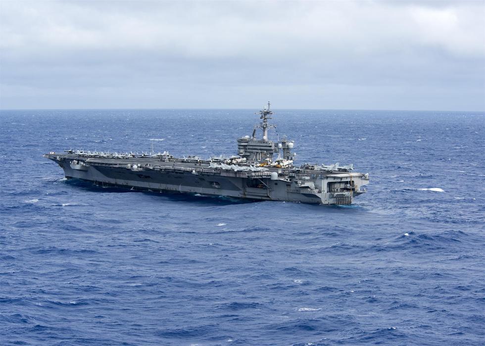 美军卡尔文森号航母抵达中国南海