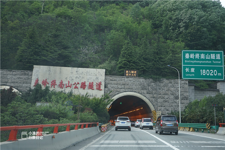 秦岭终南山隧道全长18.02公里,号称"世界第二,亚洲第一"穿山隧道.
