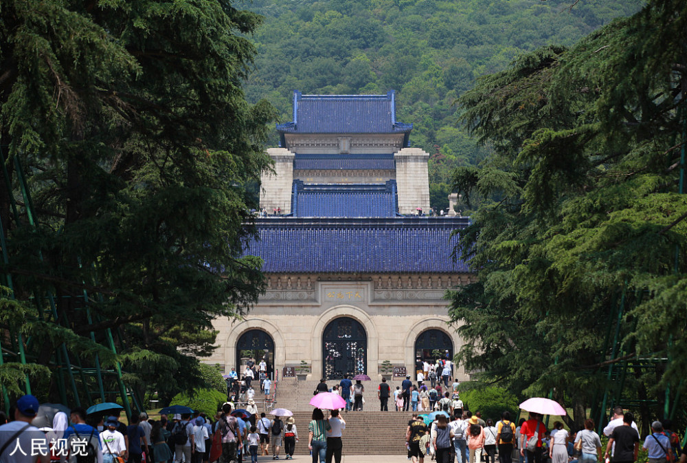 南京:五一小长假第三天 中山陵景区迎来参观客流高峰