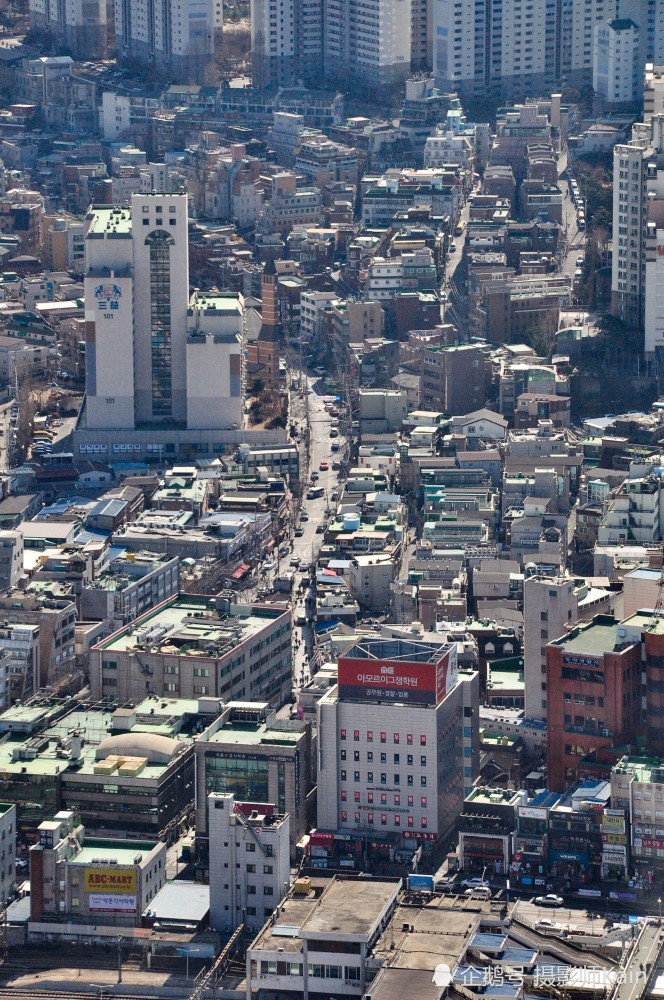 高空视角看首尔,高楼密集道路交错,游客感慨不愧为亚洲一线城市