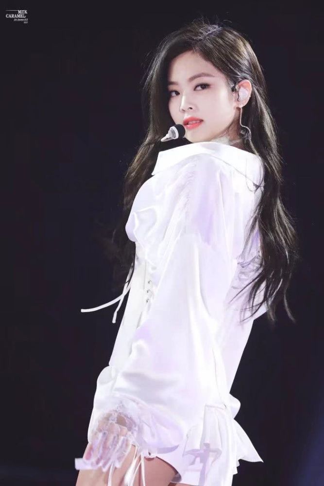 lisajennie壁纸高清,jennie高清壁纸ins blackpink,图片,lisa,jennie,头像