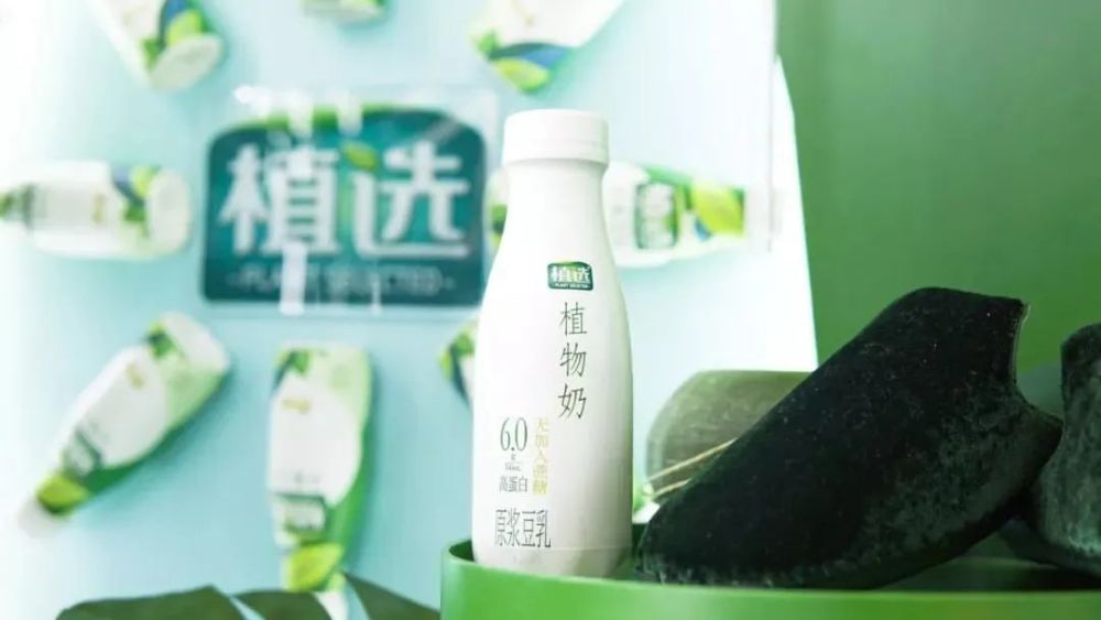 事实上,为了顺应植物奶高端化,国际化,健康化的市场趋势,中国人熟知