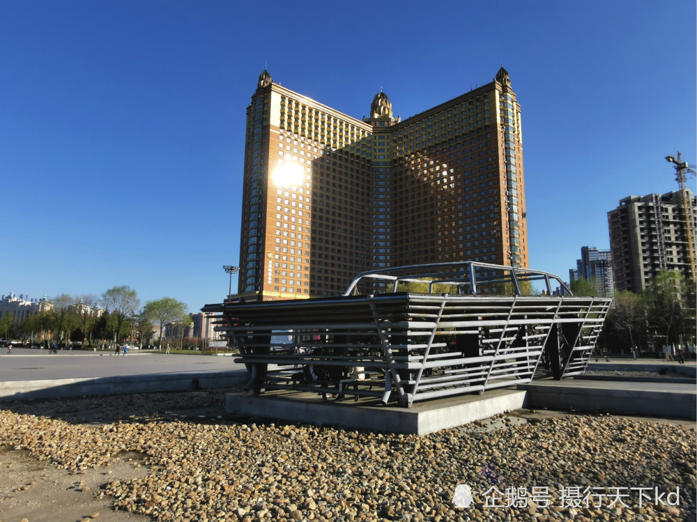 吉林市街头的奇葩"书楼"和船型建筑,大家见过吗?