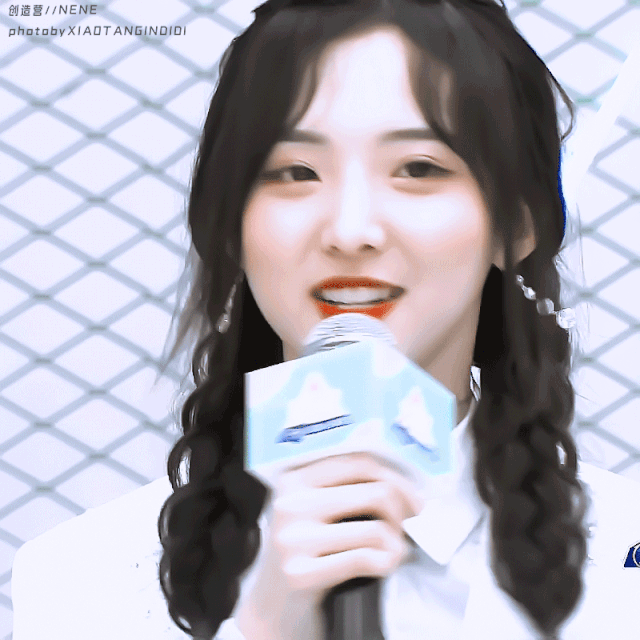 所以这次她还和lo娘谢安然,短视频红人爆胎草莓粥,美妆博主伍雅露组